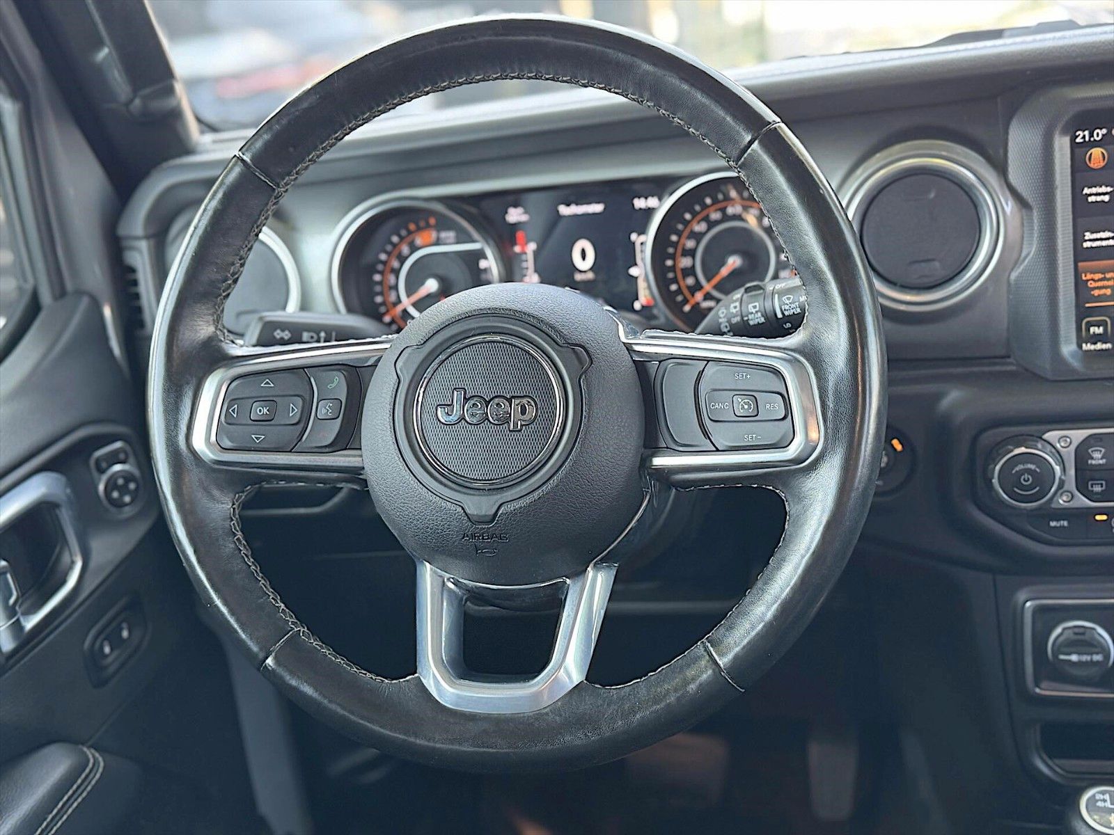 Fahrzeugabbildung Jeep Wrangler 2.0 T Unlimited Sahara OFFROAD 4x4 19%