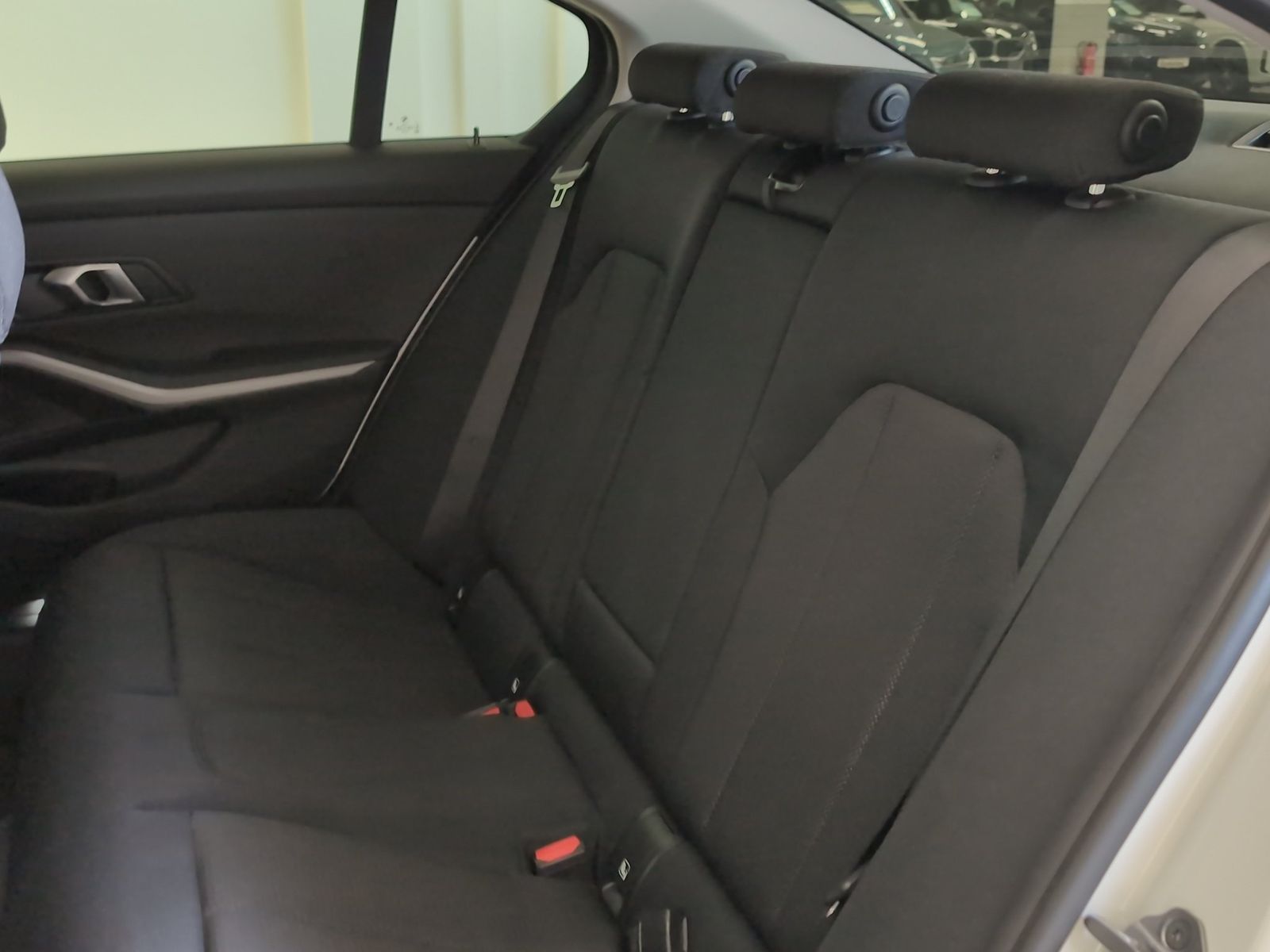 BMW 330e Limousine Navi/LED/AHK/RFK/SHZ/Apple Navi/L foto 4