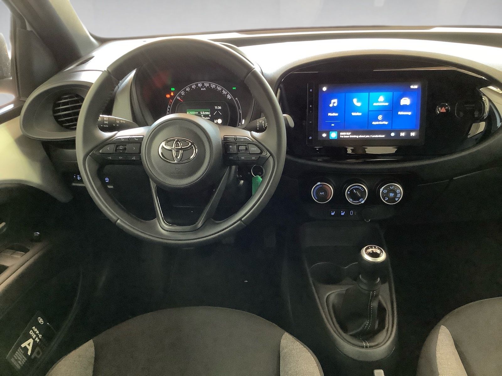 Fahrzeugabbildung Toyota Aygo X 1.0 Business Edition Navi,SHZ,SoundSys,AC
