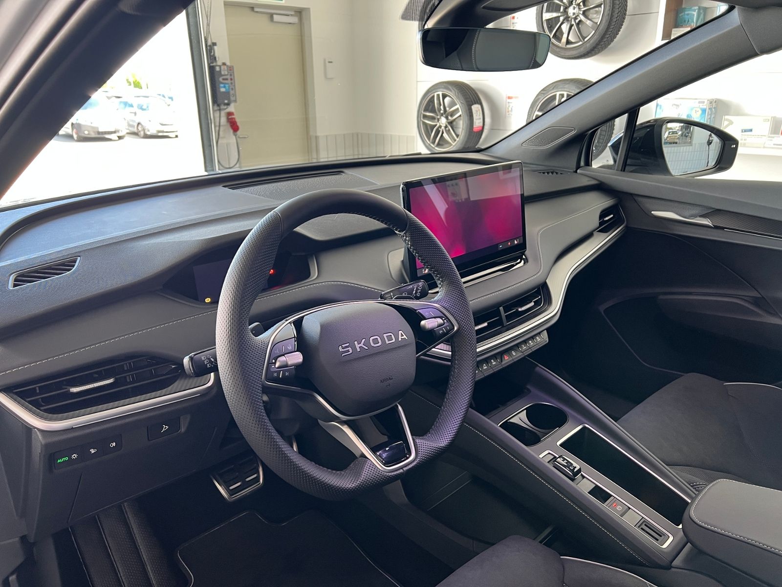 Fahrzeugabbildung SKODA Elroq 60 Sportline *AHK, Matrix-LED, Kamera*