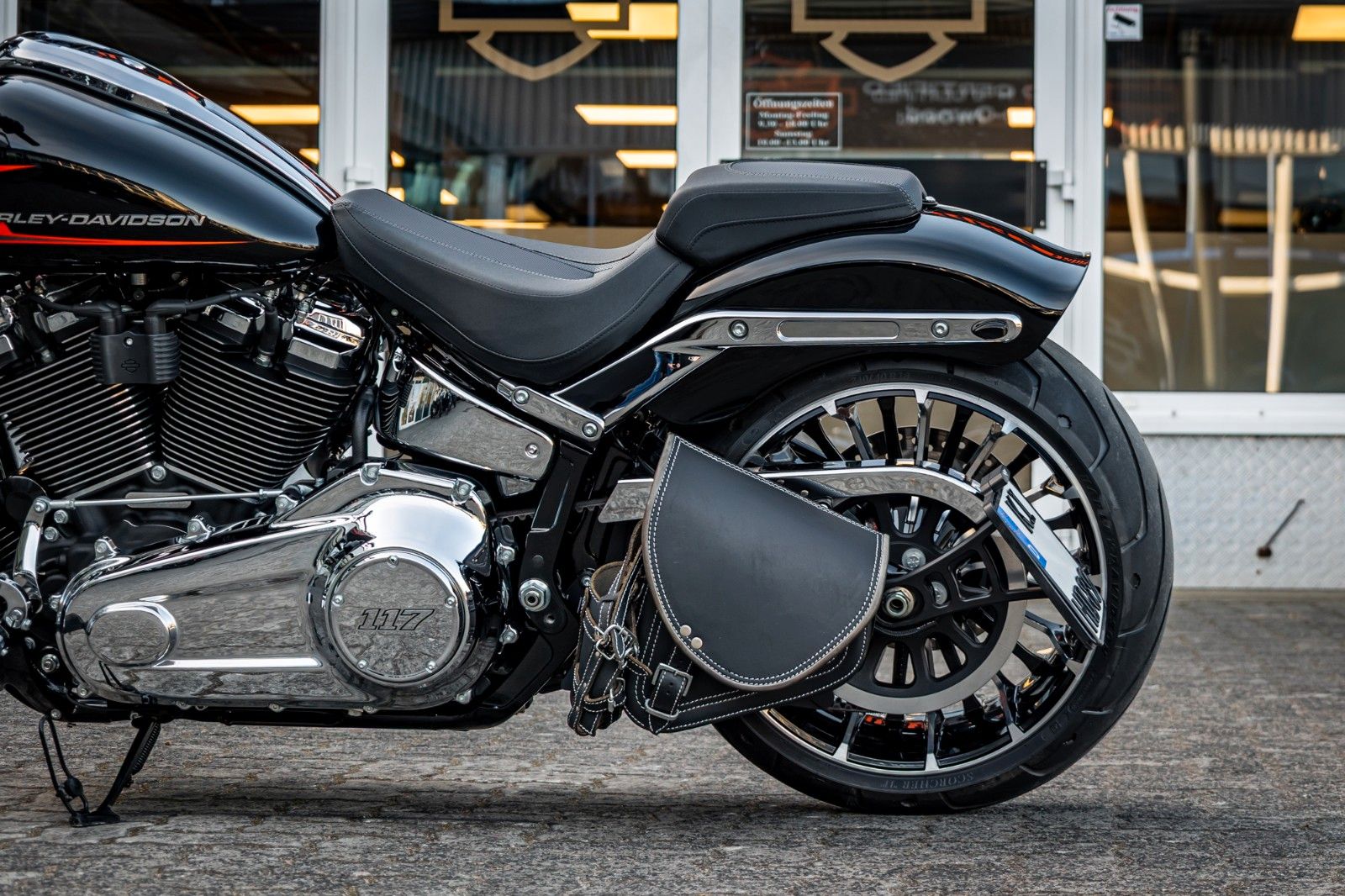Fahrzeugabbildung Harley-Davidson FXBR Breakout 117 cui - Jekill & Hyde