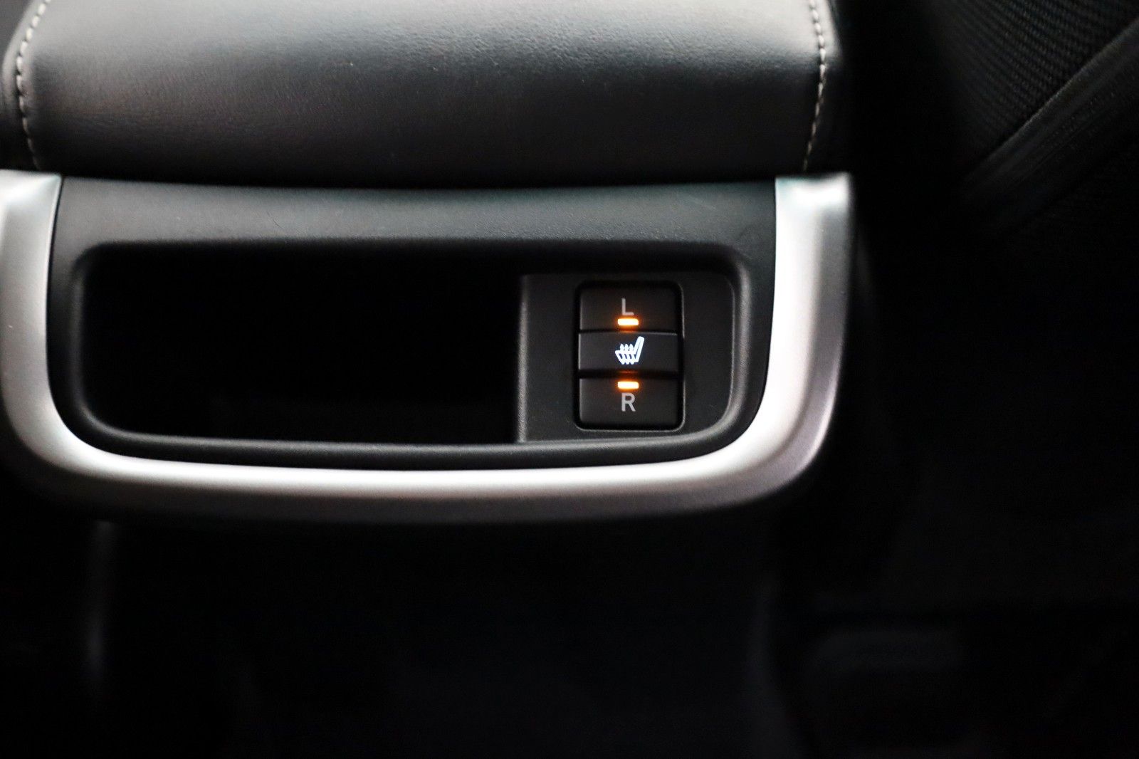 Fahrzeugabbildung Toyota Hilux 2.8 Executive, Navi, Hardtop,ACC,LED, AHK