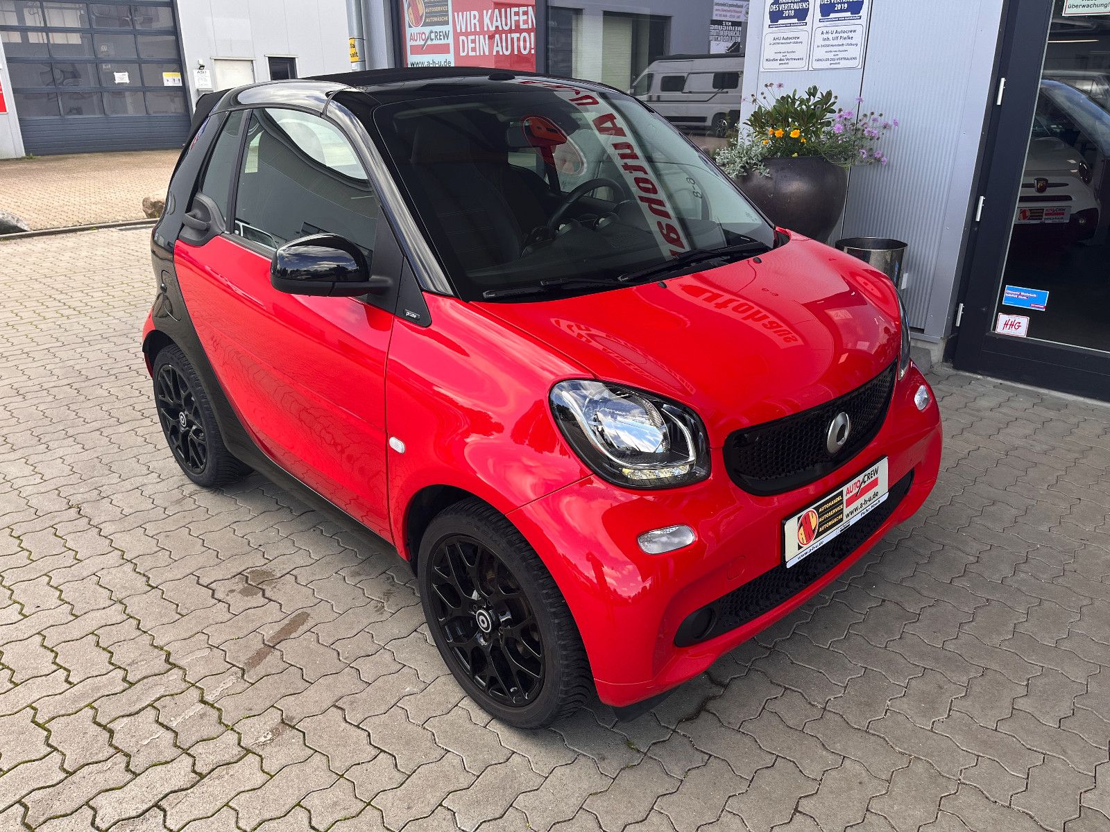 Fahrzeugabbildung Smart ForTwo Cabrio  66 kW Automatik / SHZ