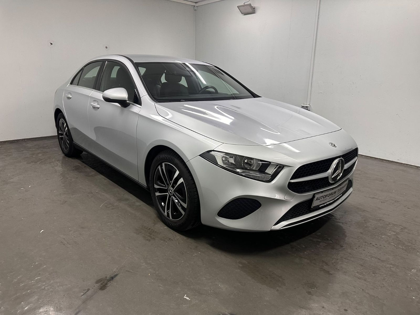 Fahrzeugabbildung Mercedes-Benz A 180 d DCT *LIMOUSINE *KLIMA*NAVI*CARPLAY*