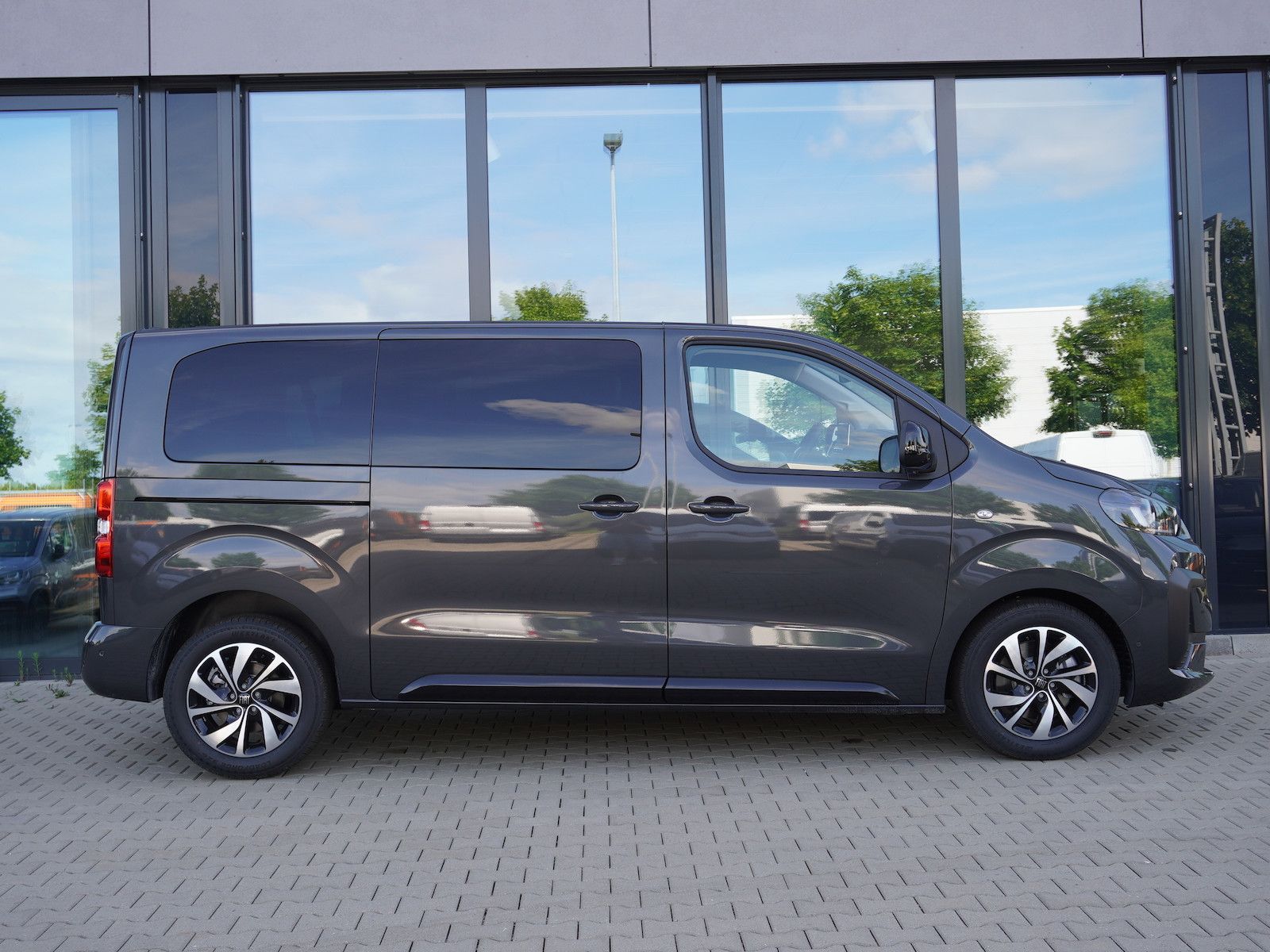 Fiat Ulysse Icon M 2.2 180 AT 8-Sitzer/ 10-Zoll Navi imagem 3