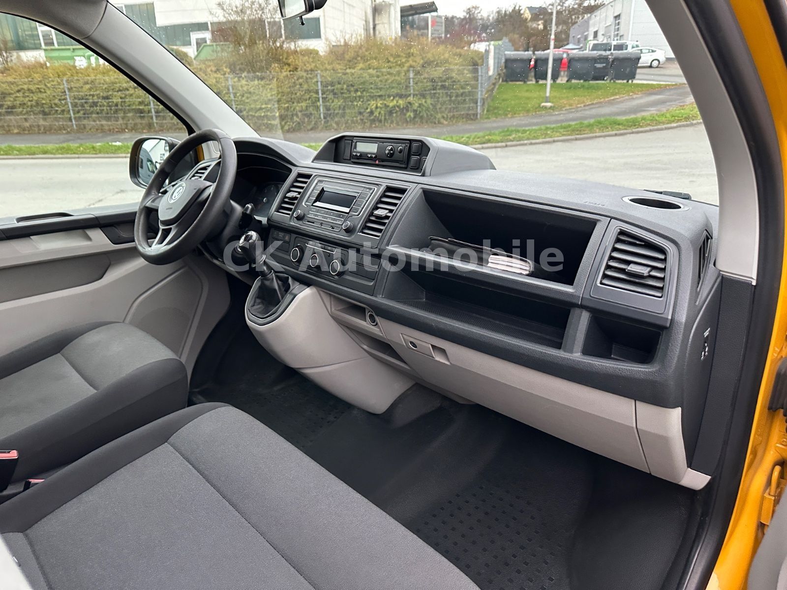 Fahrzeugabbildung Volkswagen T6 Transporter Kasten lang 2.0TDI/Klima/AHK 2.5T
