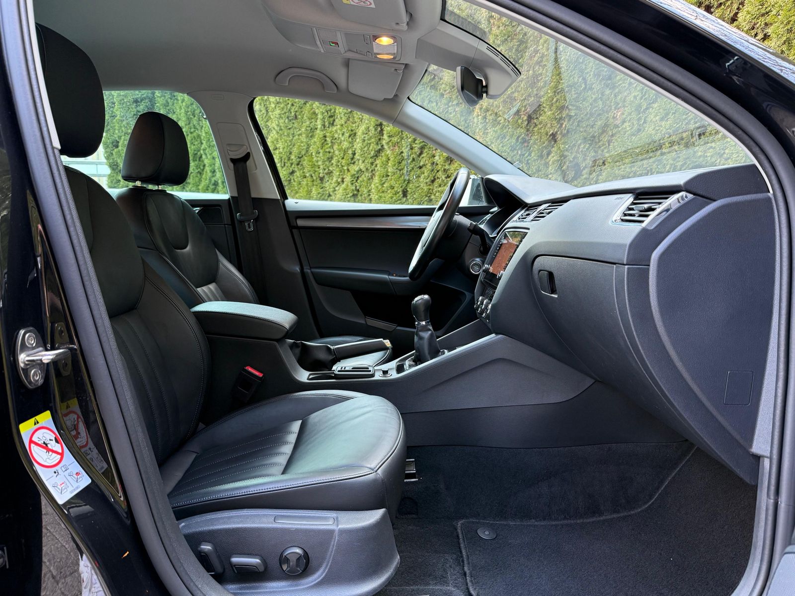 Fahrzeugabbildung SKODA Octavia 1.6 TDI Premium Edition LED+KAM+TEMP+SHZ