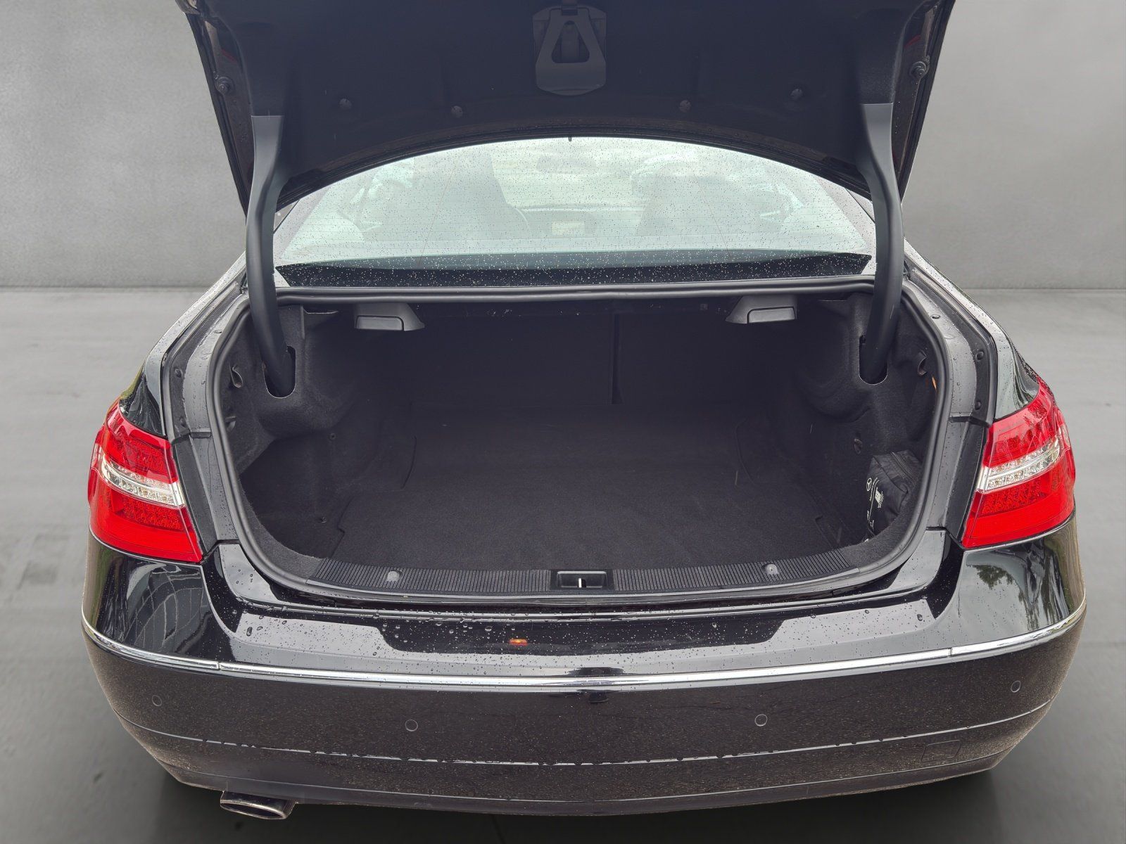Fahrzeugabbildung Mercedes-Benz E 250 CGI Elegance BlueEfficie Coupe