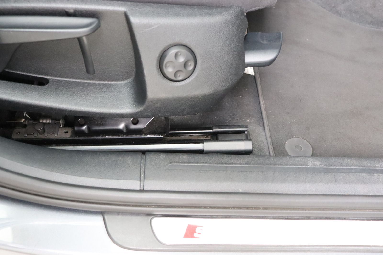 Fahrzeugabbildung Audi A4 Avant 2.0 TDI S-line * Bi- Xenon * Navi * Amb