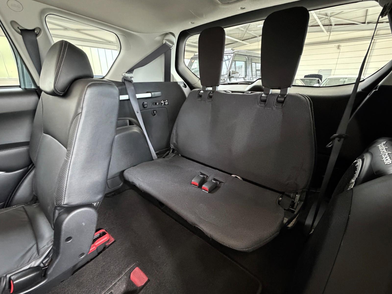 Mitsubishi Outlander 2.2 DI-D 156 ch • 4WD • 7 places • Cuir • Toit ouvrant • Caméra