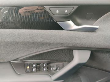 Volkswagen Tiguan - 10