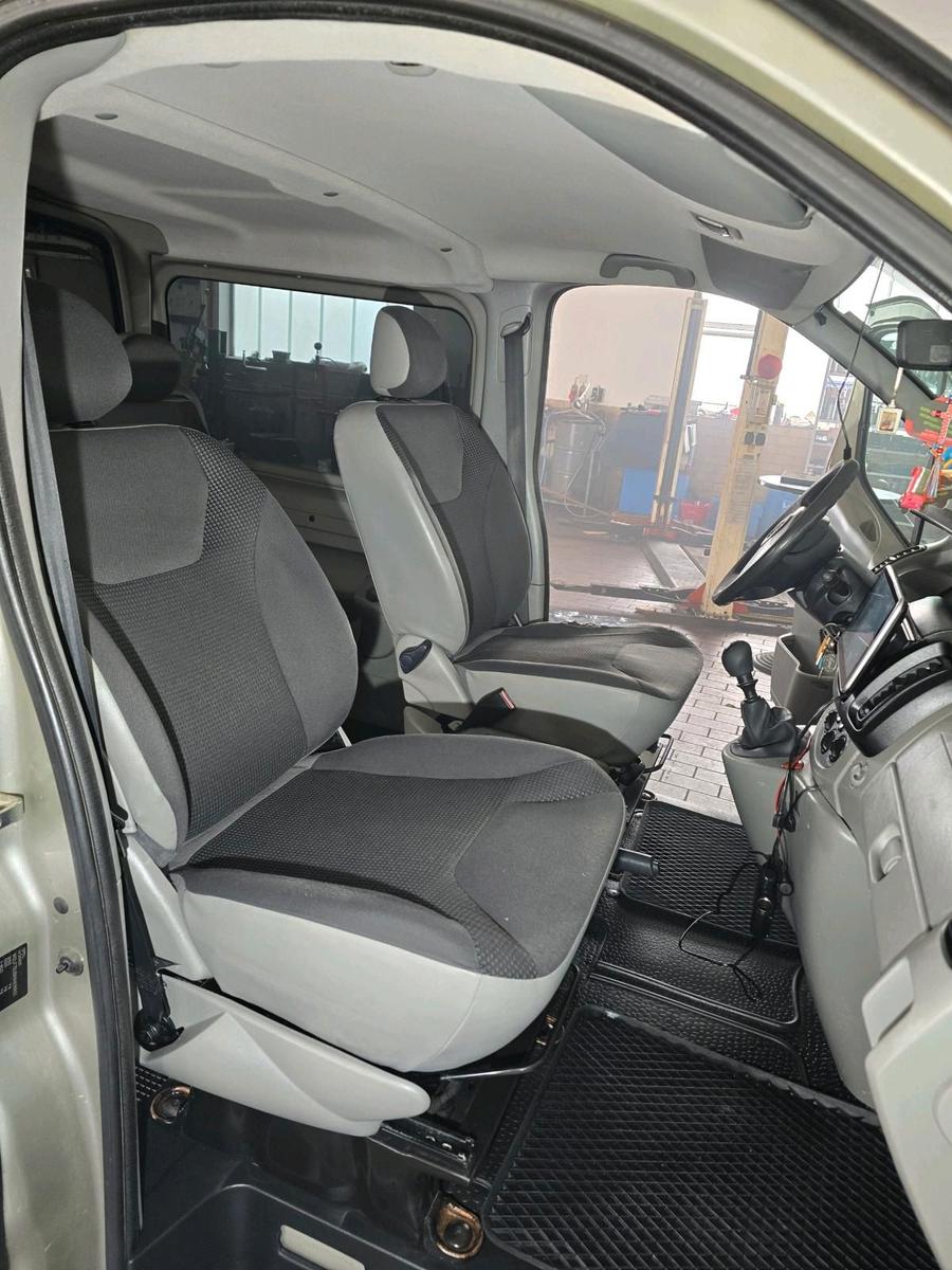 Opel Vivaro 2009 — photo 7