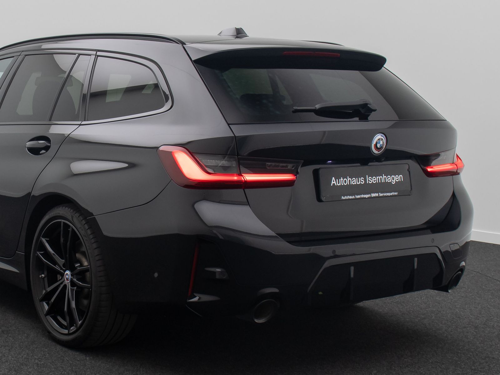 Fahrzeugabbildung BMW 330e M Sport DAB Kamera HUD H/K 19Zoll Parkassis