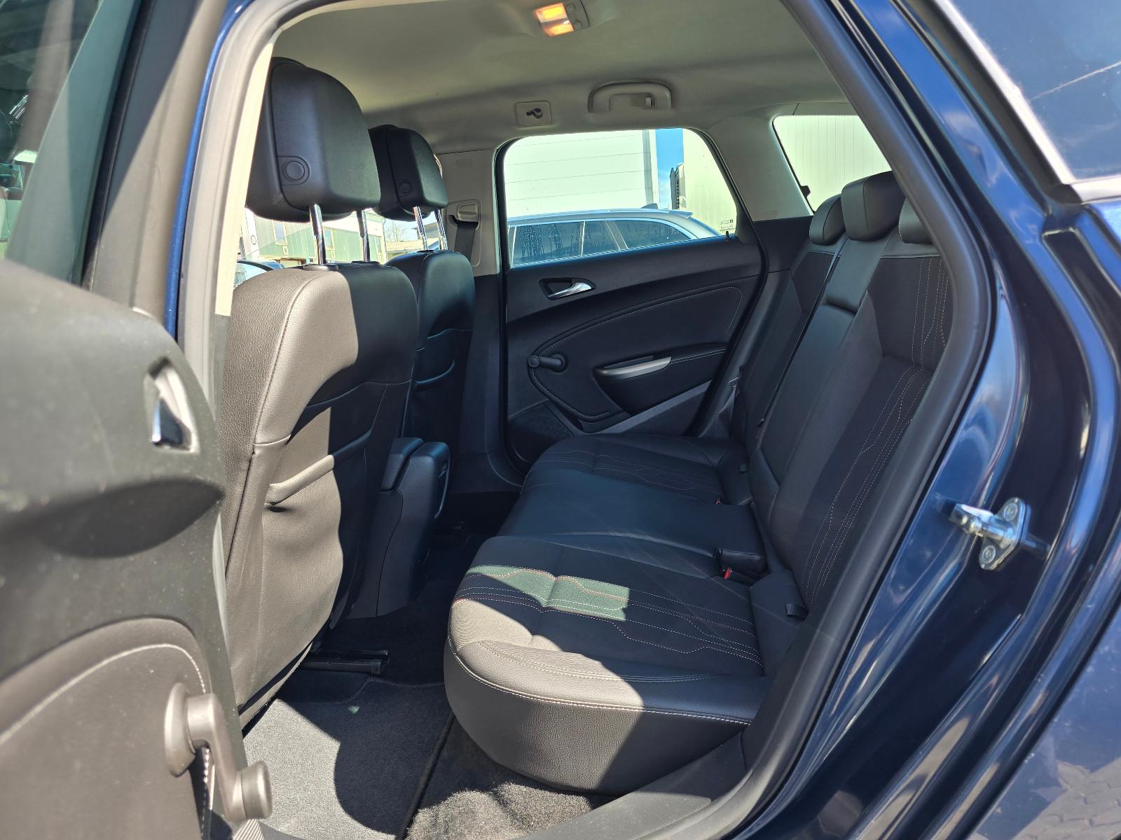 Opel Astra 2012 — photo 12