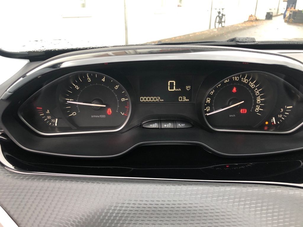 Fahrzeugabbildung Peugeot 2008 1.2  PT 110 Pano. Klimaauto.SHZ Notbremsass