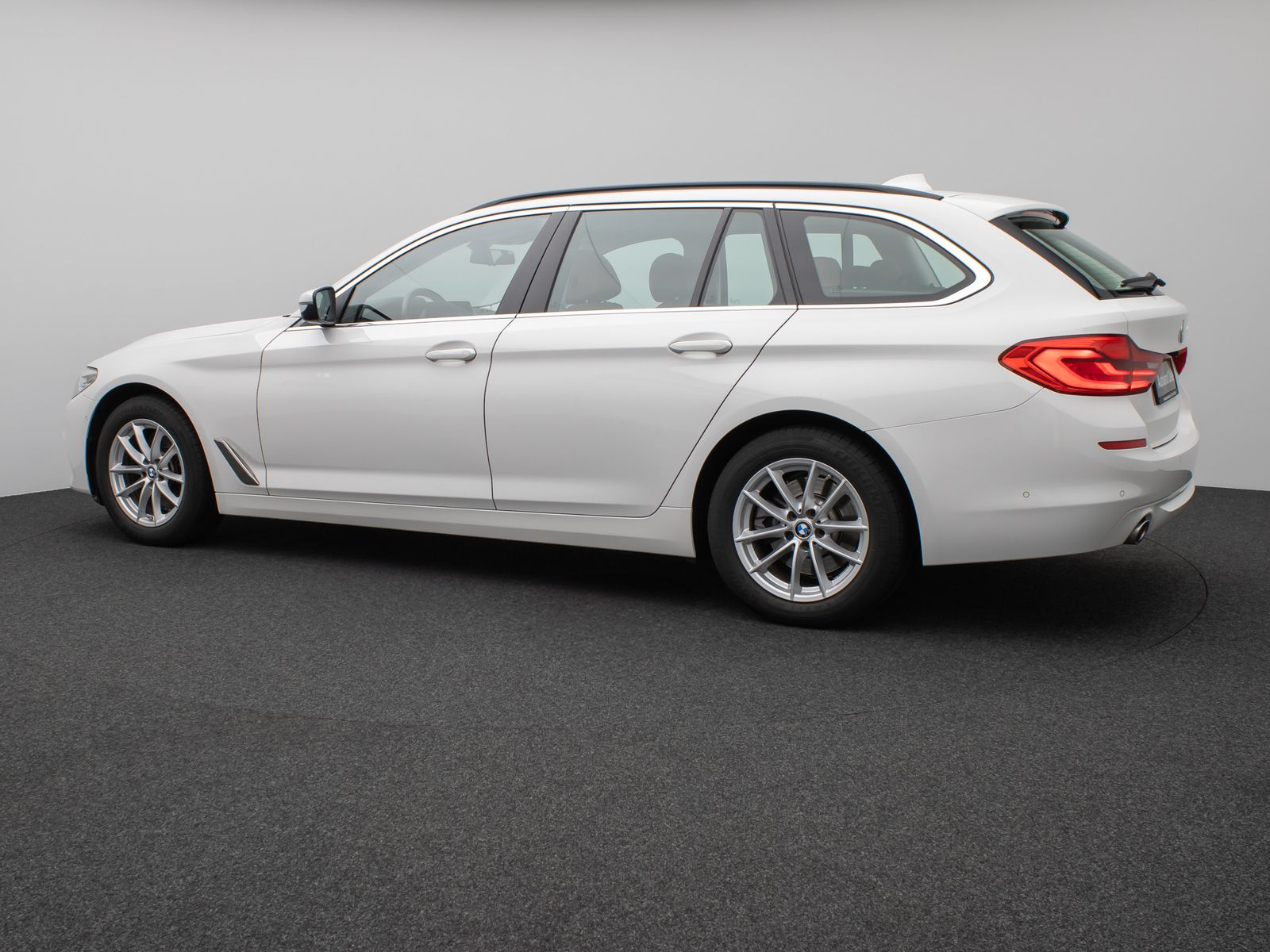 Fahrzeugabbildung BMW 520d Kamera Leder HiFi Sport AHK Alarm Parkassis