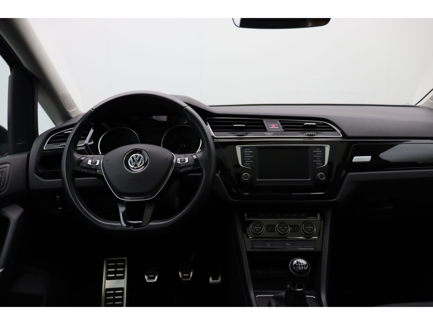 Fahrzeugabbildung Volkswagen Touran Comfortline BMT ACC, Pano, Schiebedach