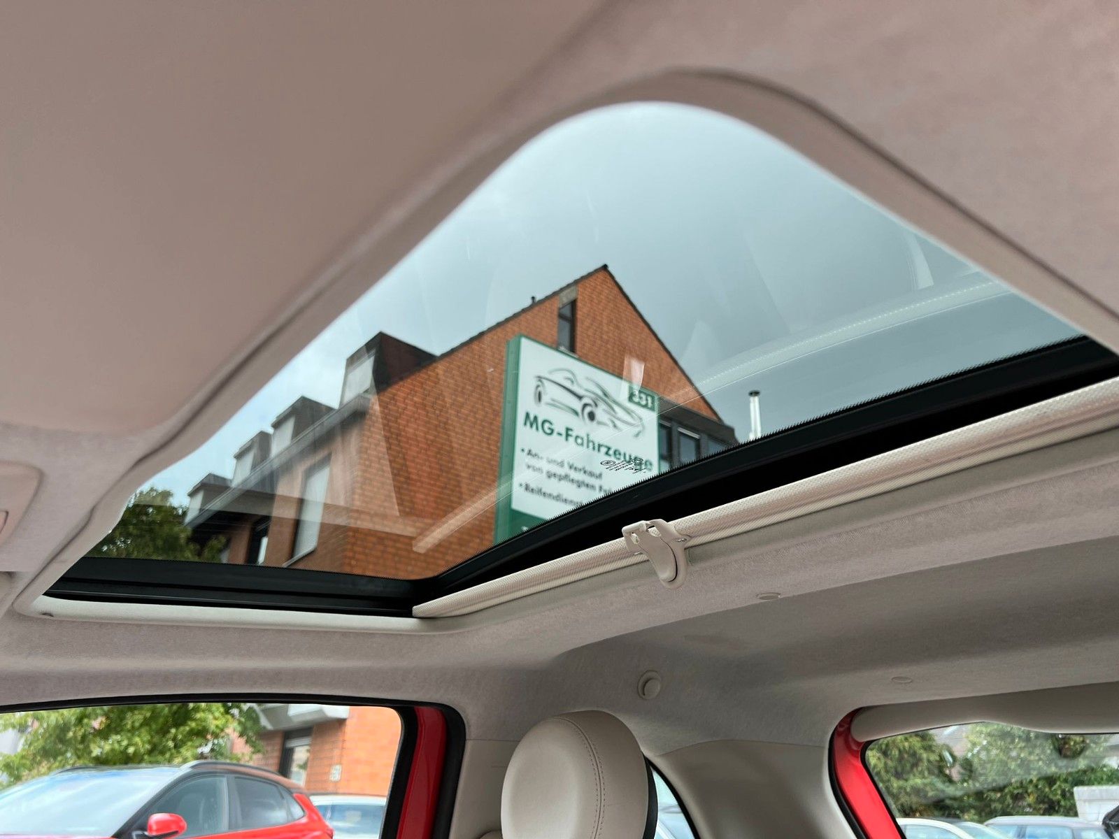 Fahrzeugabbildung Fiat 500 Lounge Panoramaschiebedach Klima Bluetooth