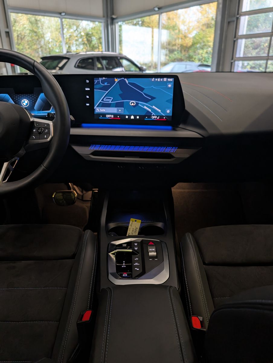 Fahrzeugabbildung BMW 123 i xDrive M-Sport Massag H/K Kamera Pano AHK