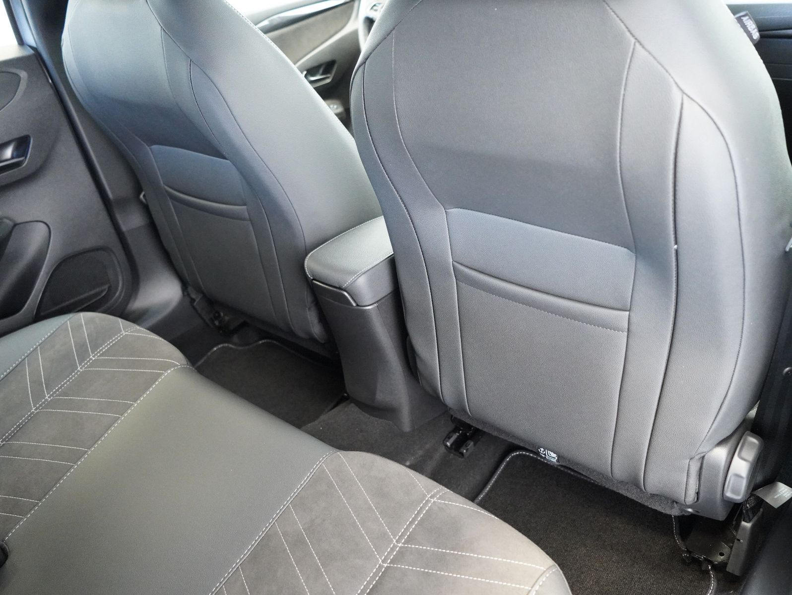 Fahrzeugabbildung Opel Corsa F e GS Line NAVI/LEDER/LM 17"/11KW/SOH