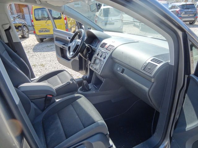 Fahrzeugabbildung Volkswagen Touran Freestyle BlueMotion/