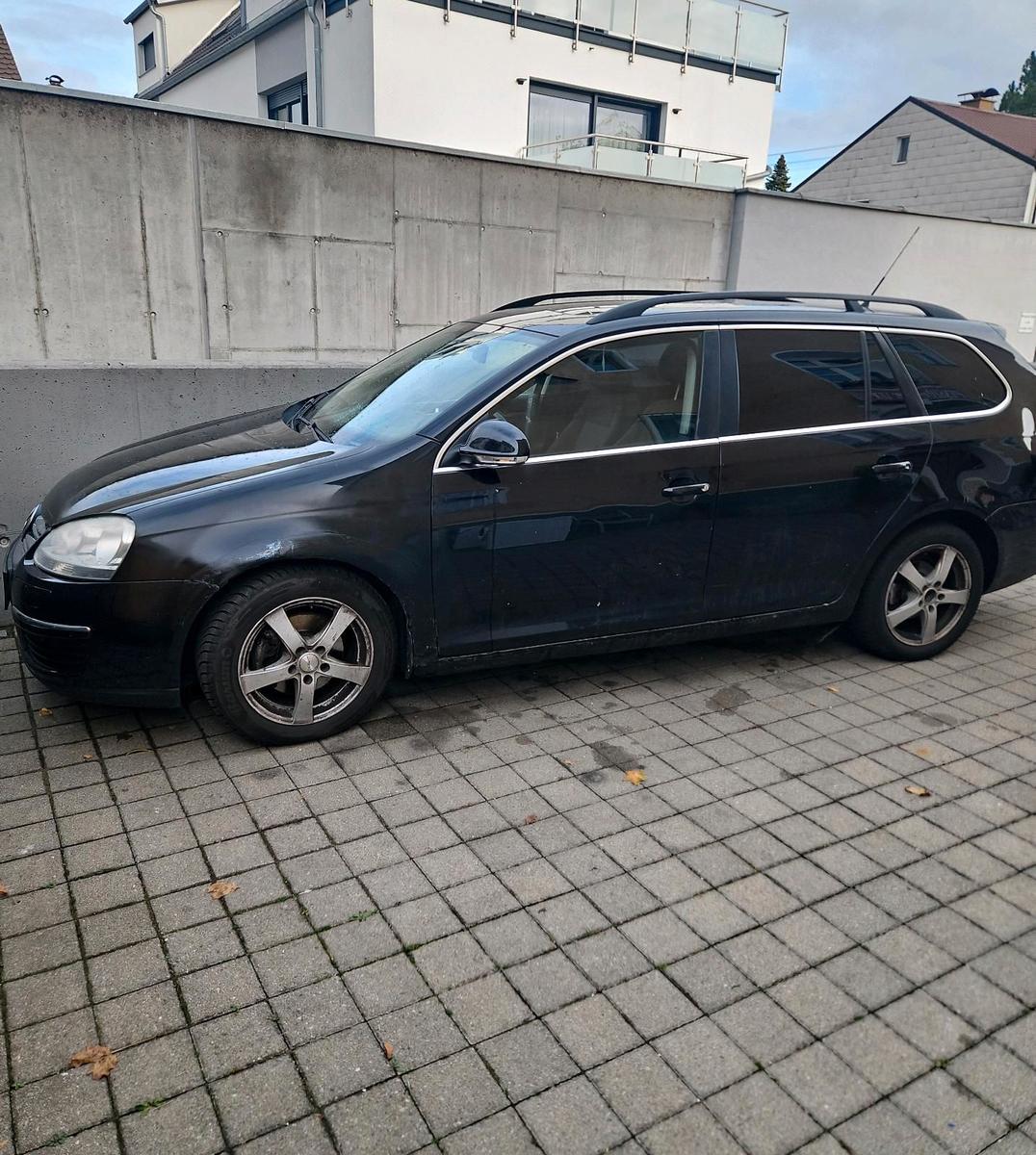 Volkswagen Golf 2009 — rear view