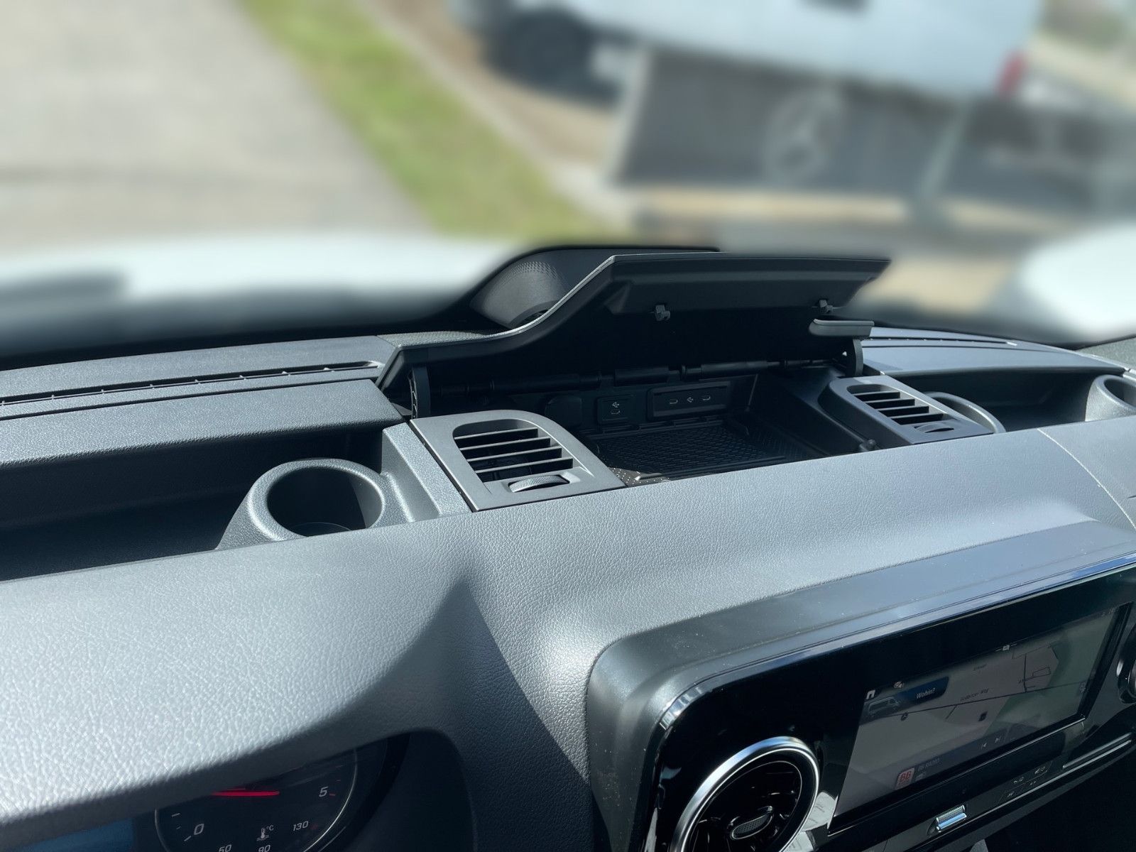 Fahrzeugabbildung Mercedes-Benz Sprinter 319 Kasten SELECT L4H2 4x4 LED AHK DIST