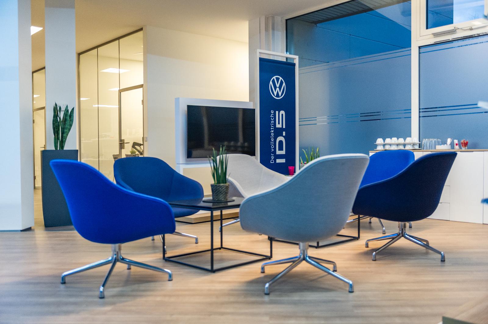 showroom-image-top