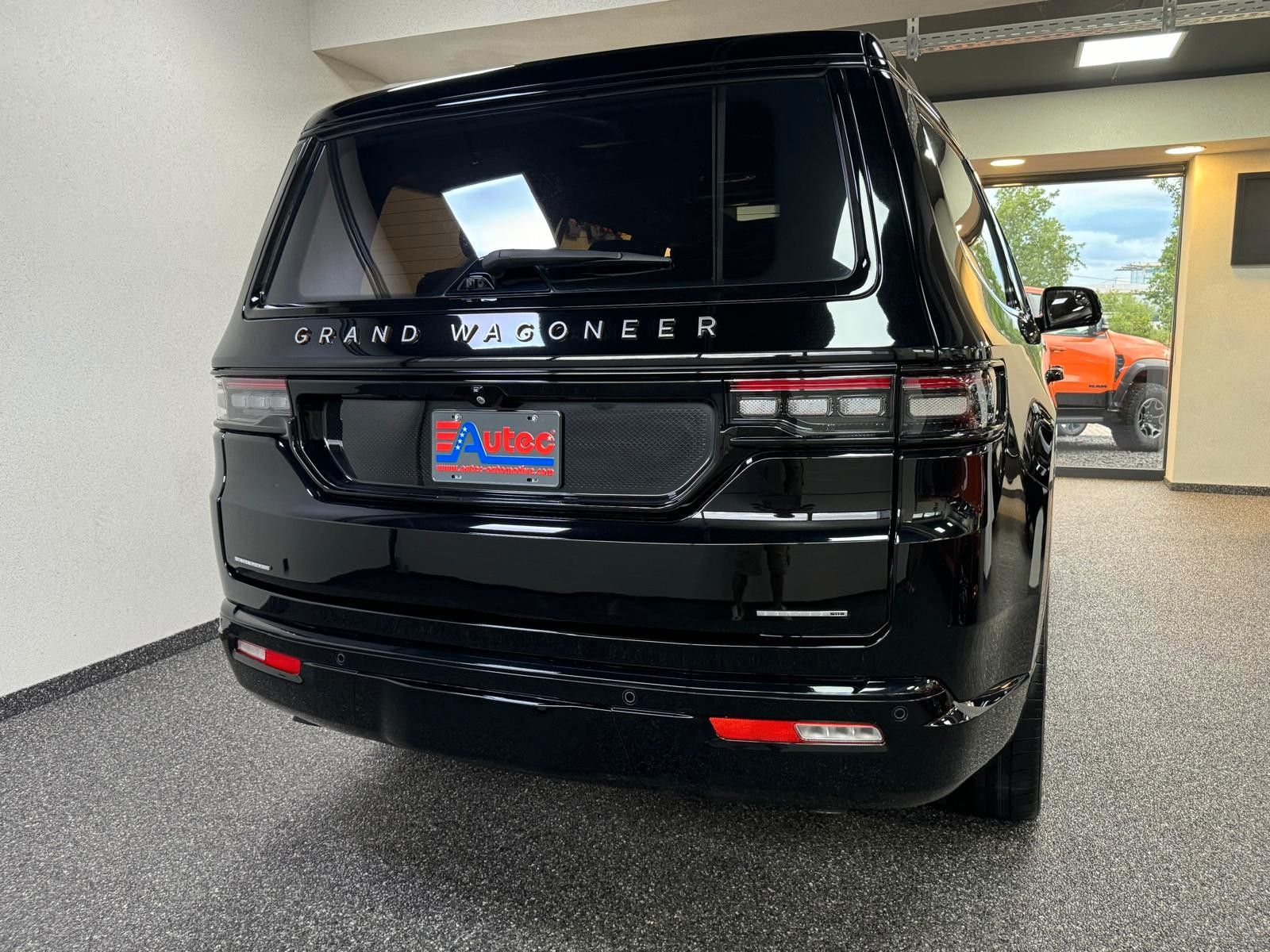 Fahrzeugabbildung Jeep GRAND WAGONEER SER. III BLACK LINE-24"6.4L V-8 .