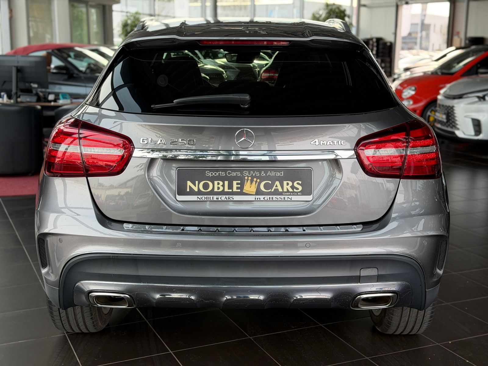 Fahrzeugabbildung Mercedes-Benz GLA 250 4Matic AMG-Line 360° LED SHZ NAVI