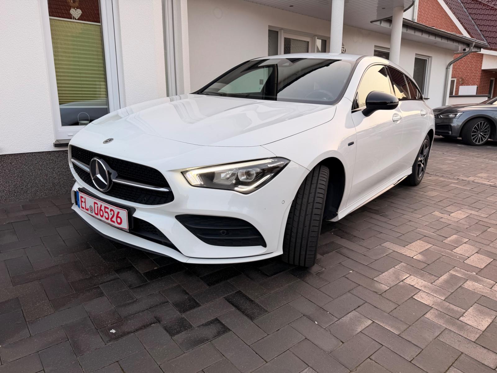Mercedes-Benz CLA 250 e  AMG-Line * LED * 1 Hand * Gepflegt