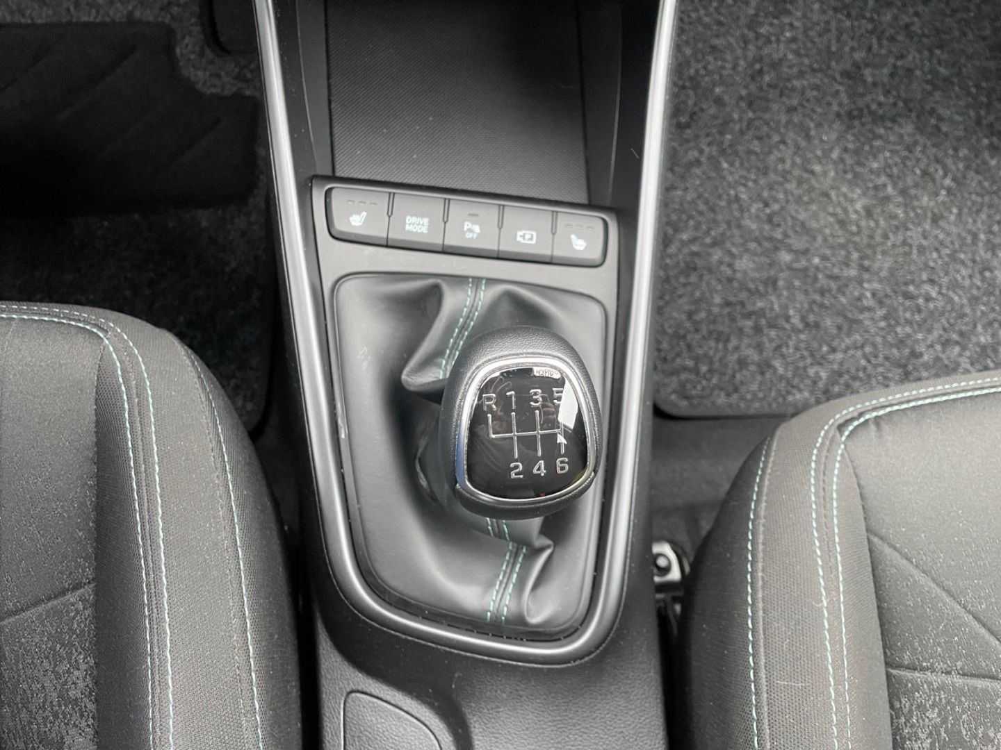 Fahrzeugabbildung Hyundai BAYON 1.0T GDI Intro Edition Navigations-Paket