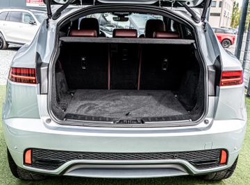 Fahrzeugabbildung Jaguar E-PACE R-DYN. SE AWD BLACK-PACK PANO|HUD|KAMERA