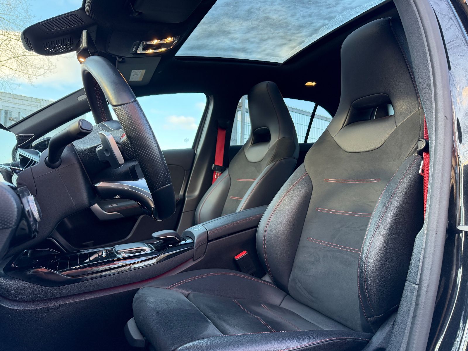 Fahrzeugabbildung Mercedes-Benz A 35 AMG 4Matic*BURMESTER*PANO*LED*ALCANTARA*19"