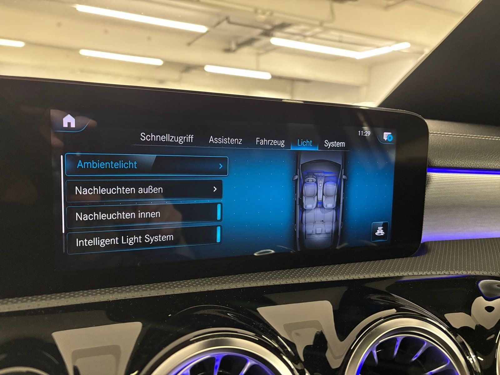 Fahrzeugabbildung Mercedes-Benz A 250 e AMG*Distronic*Panorama*AHK*Burmester*LED