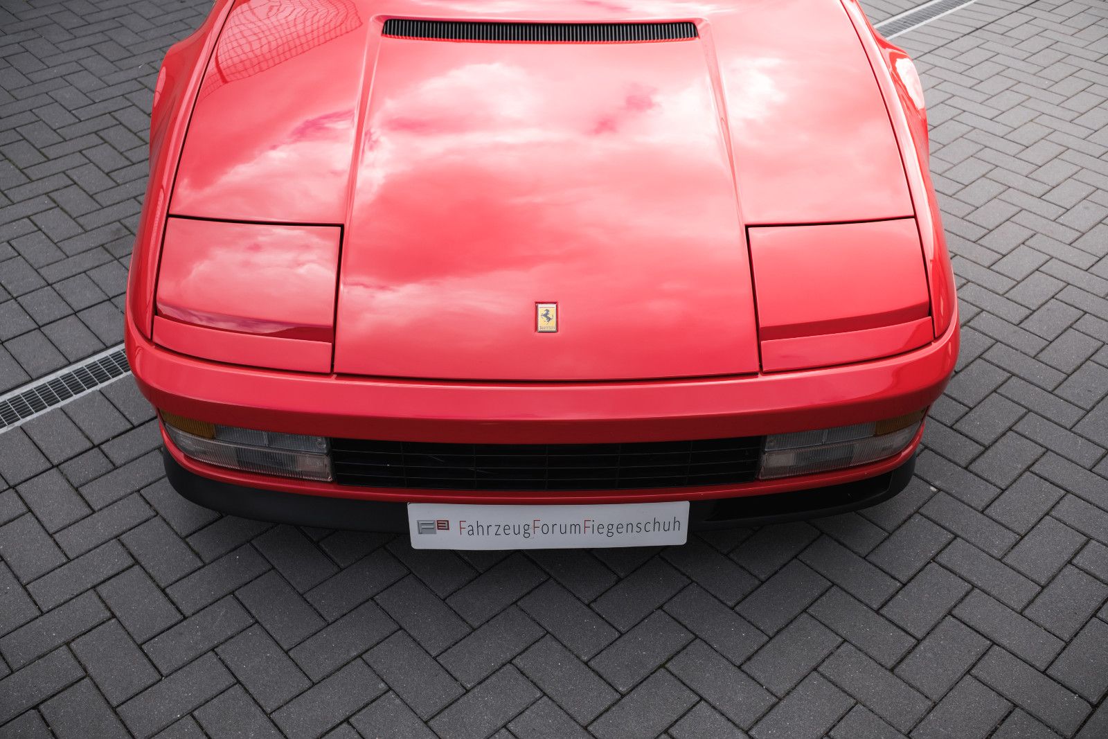 Fahrzeugabbildung Ferrari Testarossa - 2. Hd.- wenig KM - dt. Auto - TOP!