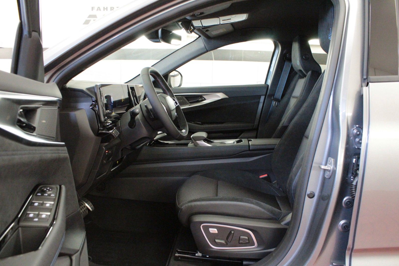 Fahrzeugabbildung Renault Austral Mild Hybrid 160 Iconic Esprit Alpine Aut