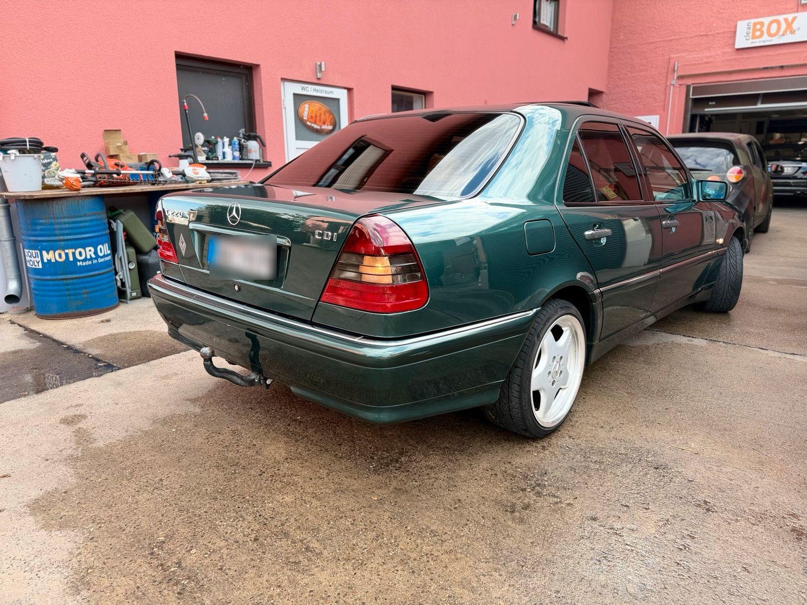Mercedes-Benz E 220