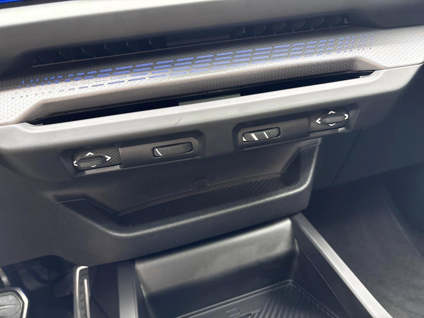 BMW 1 Series M Sport ACC RFK SHZ LED PDC Pano Navi Digita, миниатюра 12