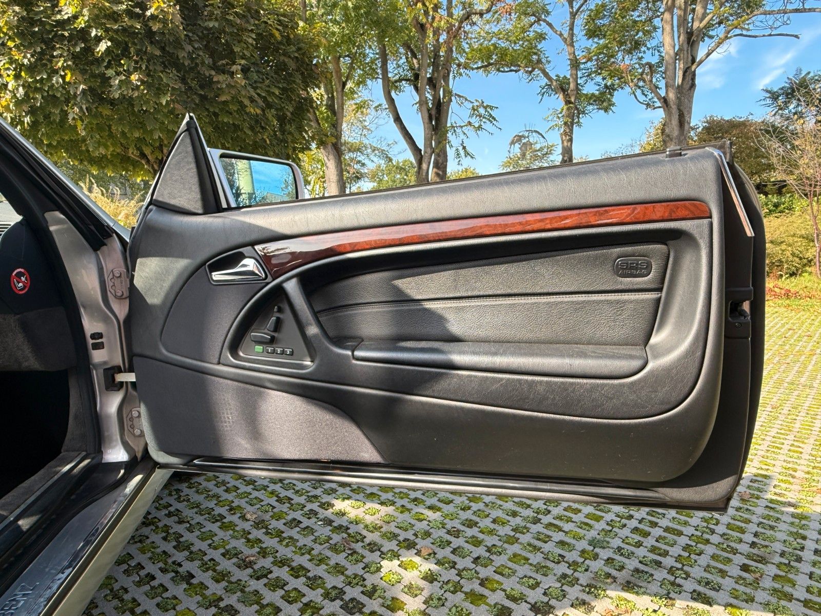 Fahrzeugabbildung Mercedes-Benz SL 280