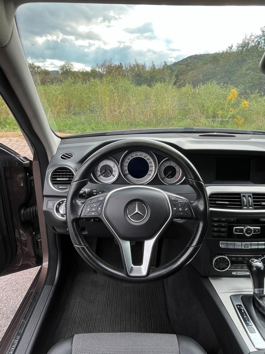 Mercedes-Benz 300 2012 — photo 15
