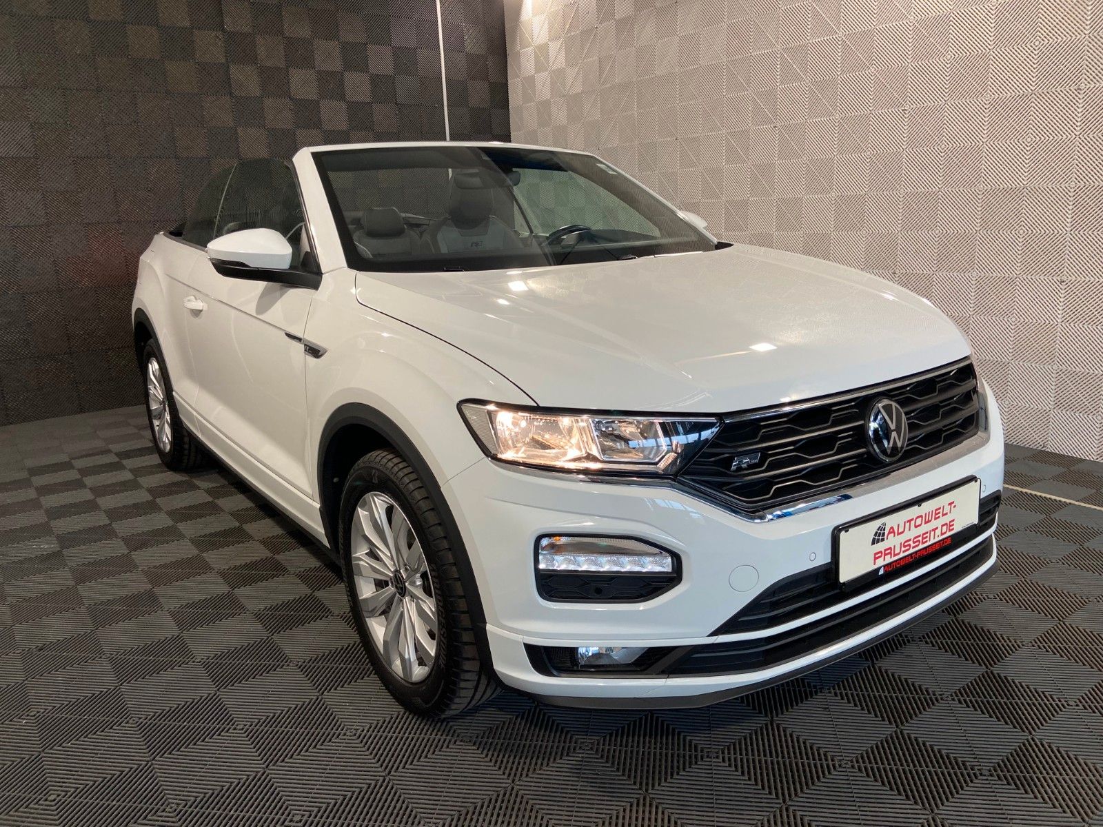 Gebrauchtwagen Volkswagen T-Roc T-Roc Cabriolet*R-LINE*AUDIO NAV-SHZ-TOUCH-17" in Horb am Neckar