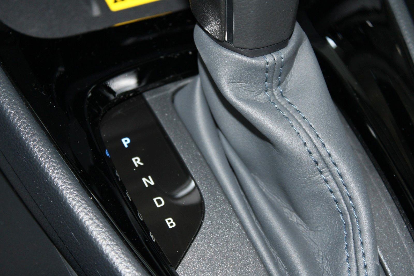 Fahrzeugabbildung Toyota Yaris Cross Hybrid Teamplayer + Winter-/Safety-P