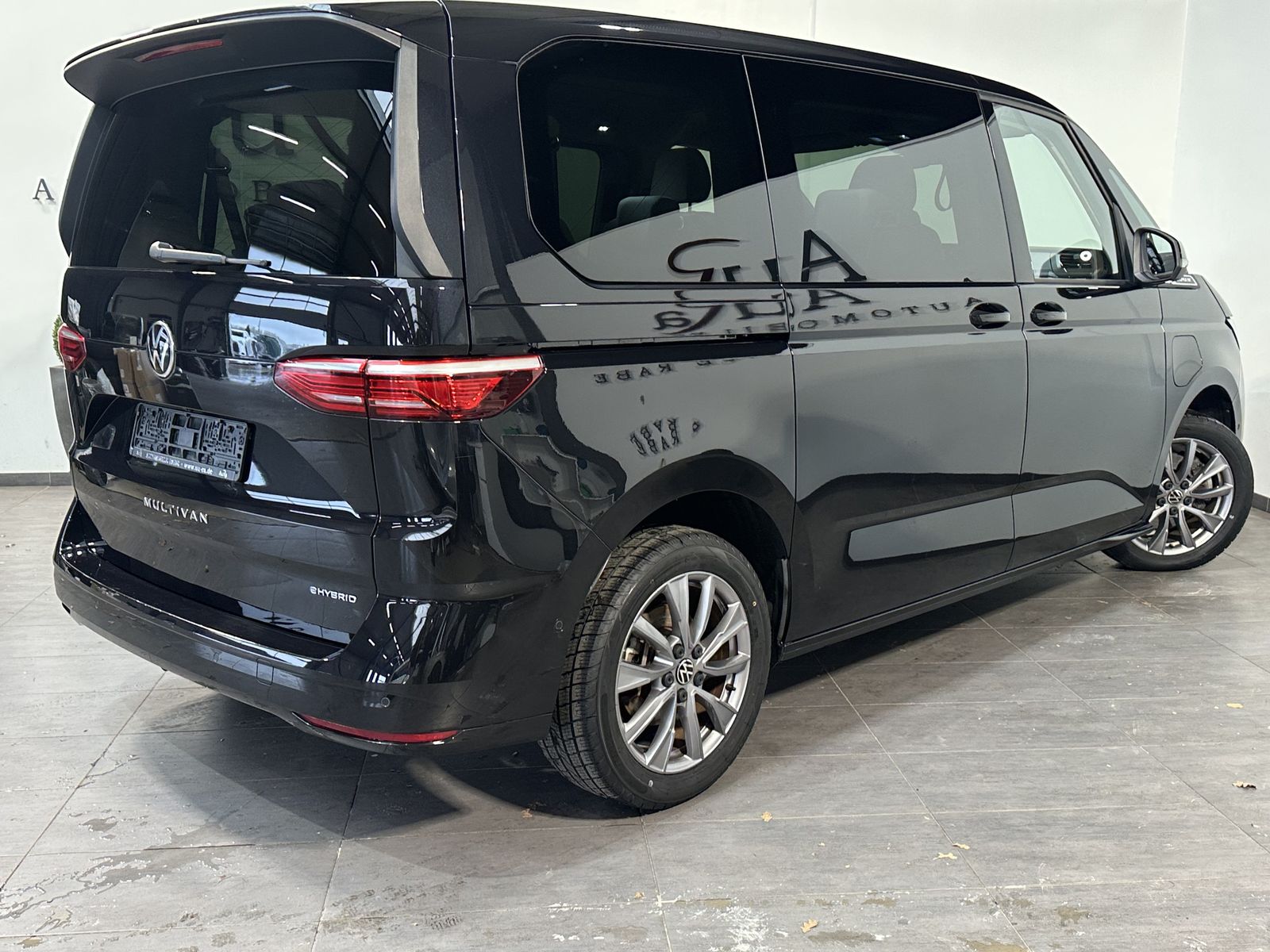 Fahrzeugabbildung Volkswagen T7 Multivan Energetic 6-Sitzer NAV+MATRIX+AHK+VC