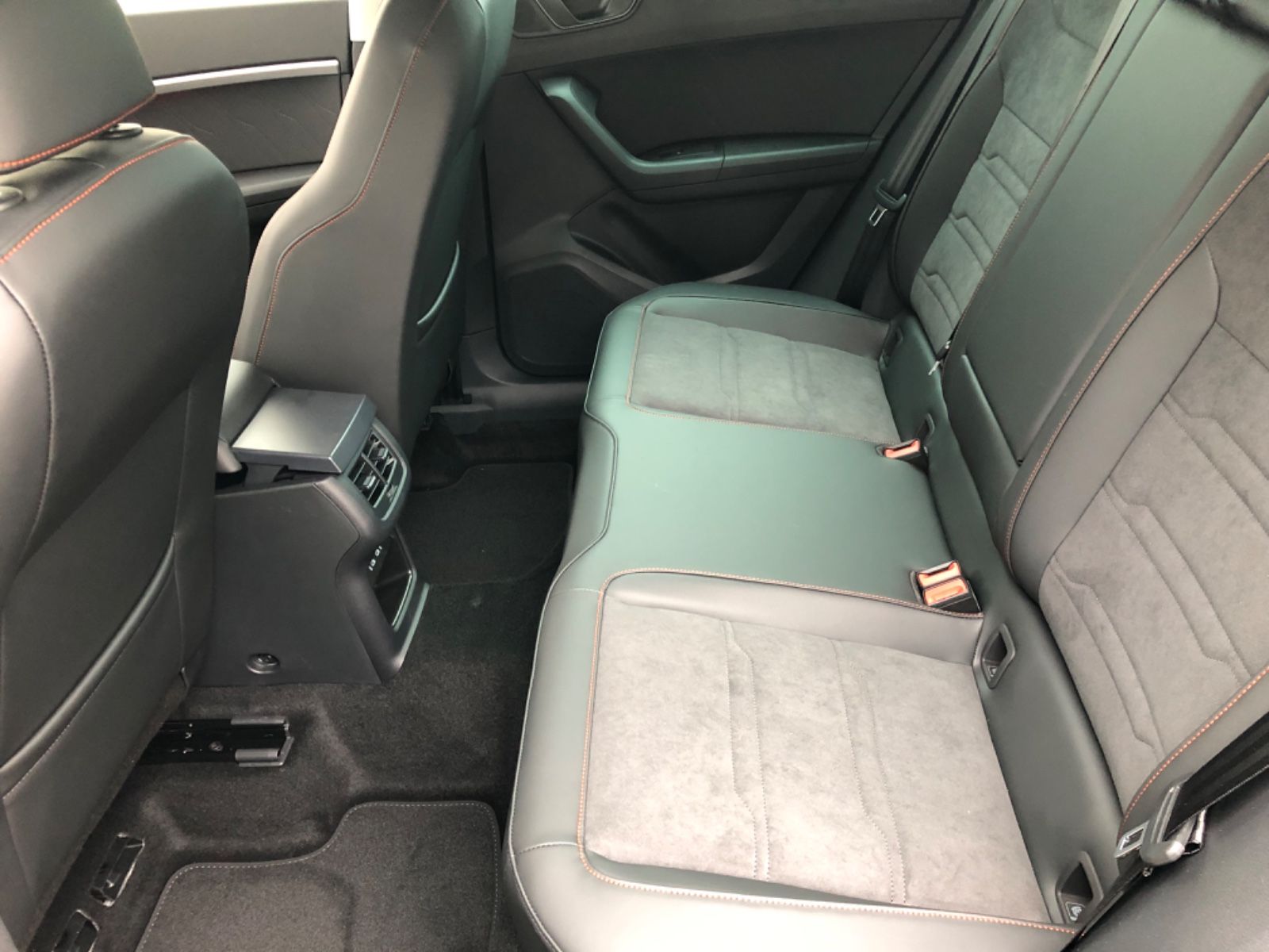 Fahrzeugabbildung SEAT Ateca 1.5 TSI FR DSG *Front Assist *AHZV-Vorb.