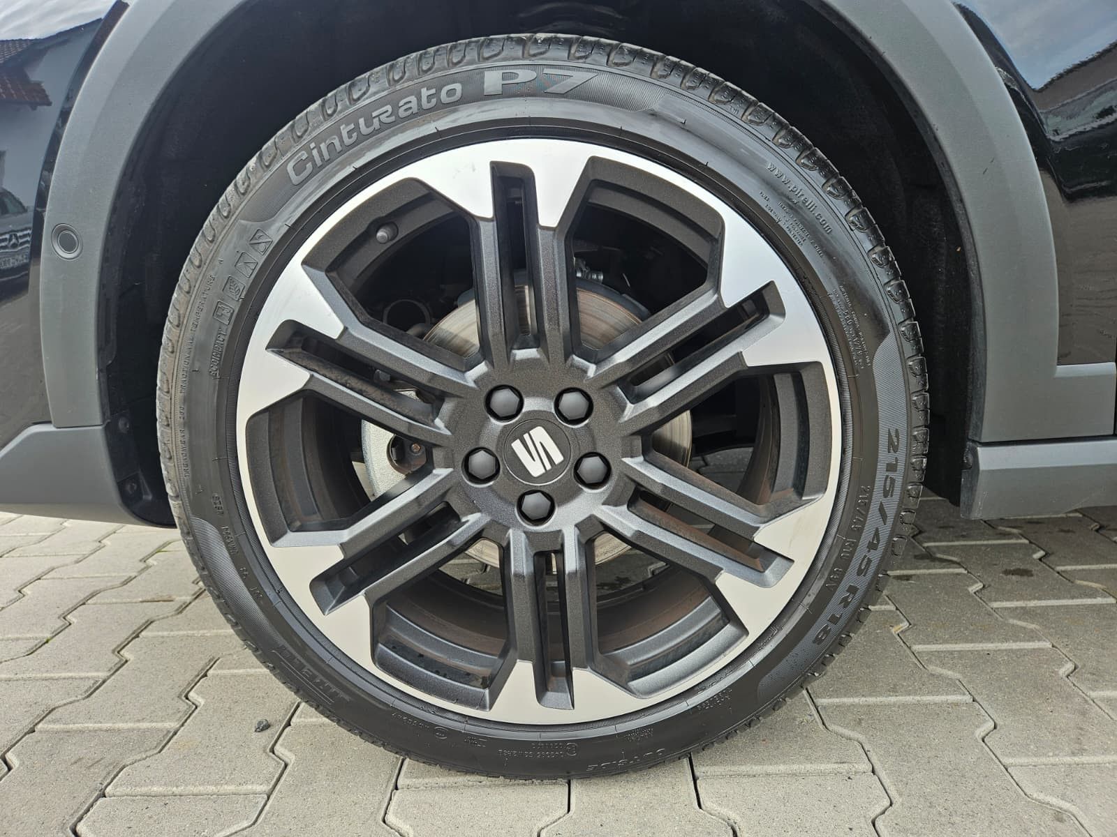 Fahrzeugabbildung SEAT Arona 1.5 TSI DSG FR Black Edition*LED*ACC*