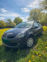 Renault Clio III Initiale Paris Automatik ... - Renault Clio Initiale mit Benzin-Antrieb