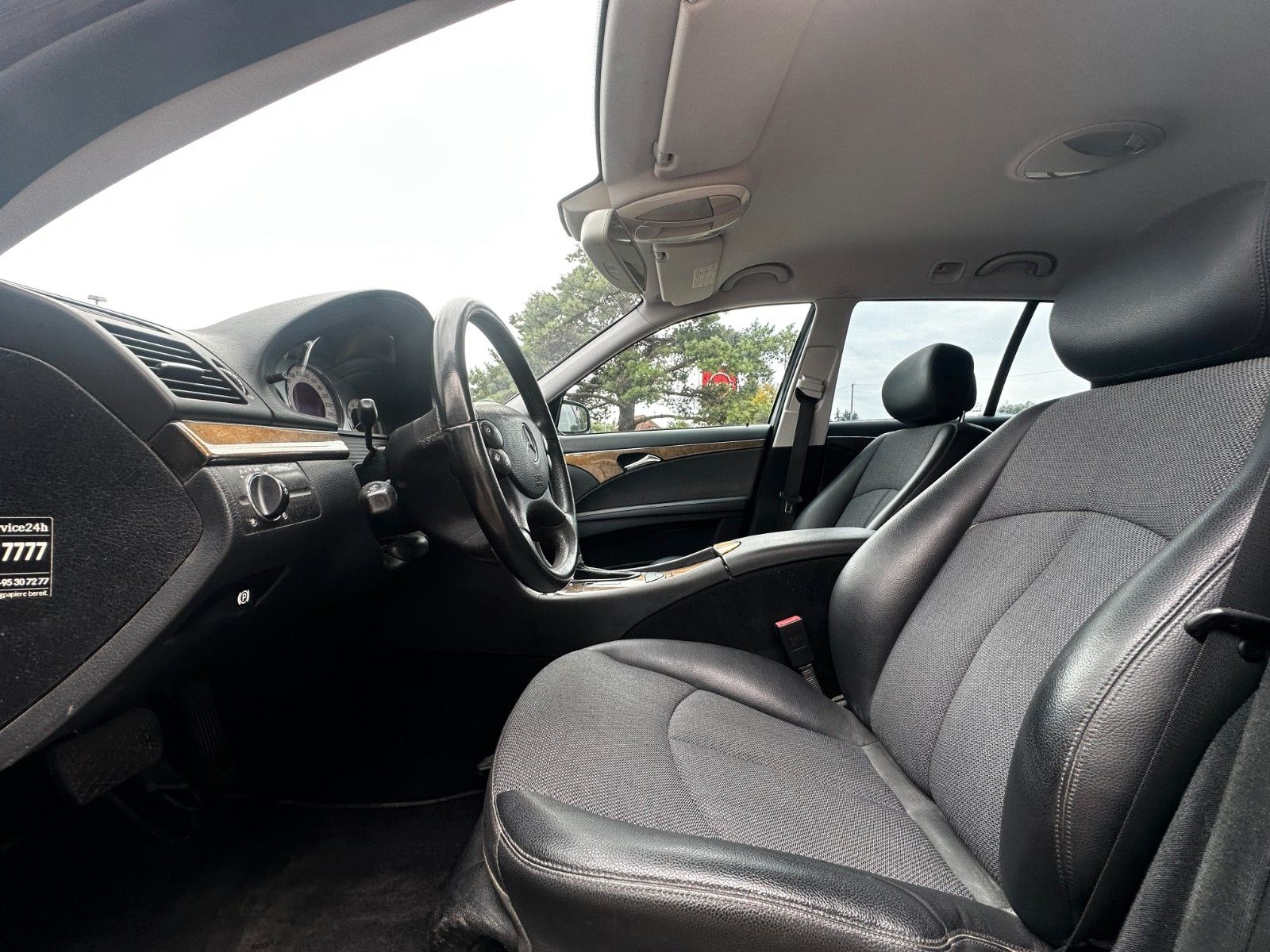 Fahrzeugabbildung Mercedes-Benz T-Modell E 230 Autom. / Navi / Luftfahrwerk
