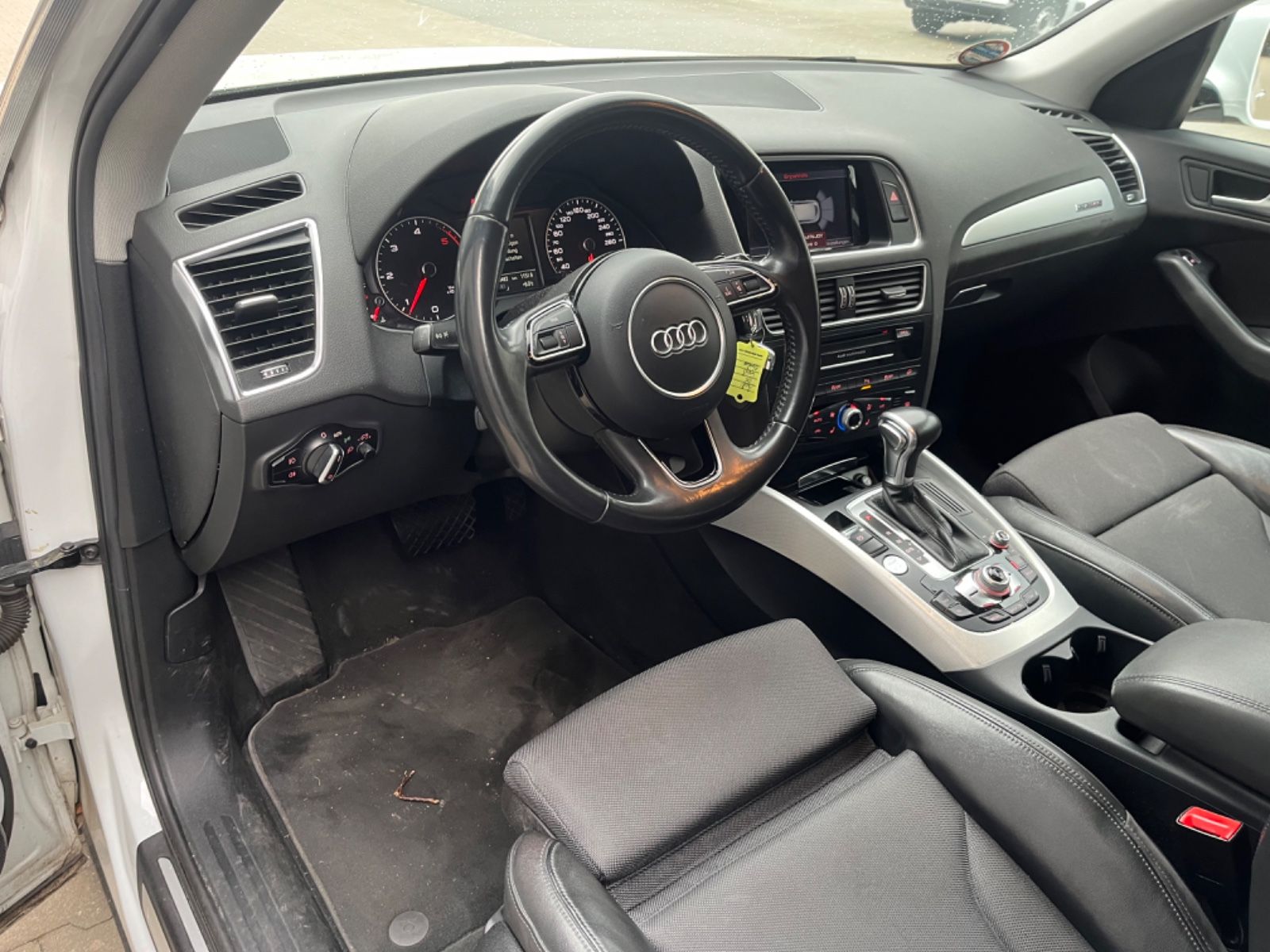 Fahrzeugabbildung Audi Q5 2.0 TDI  quattro S-Line