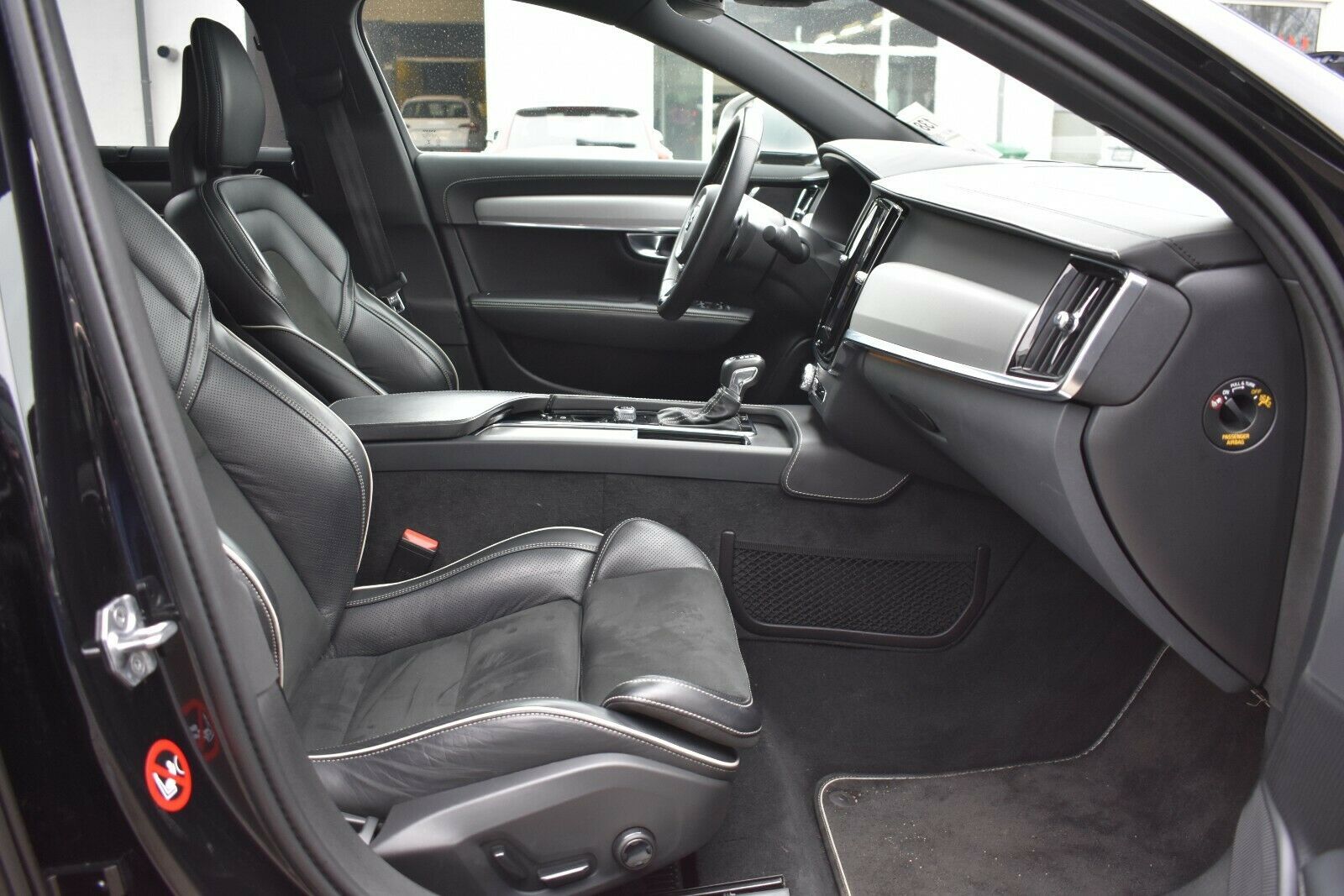 Fahrzeugabbildung Volvo S90 D5 R-Design AWD Navi*Pano*RFK*HU*MIETKAUF